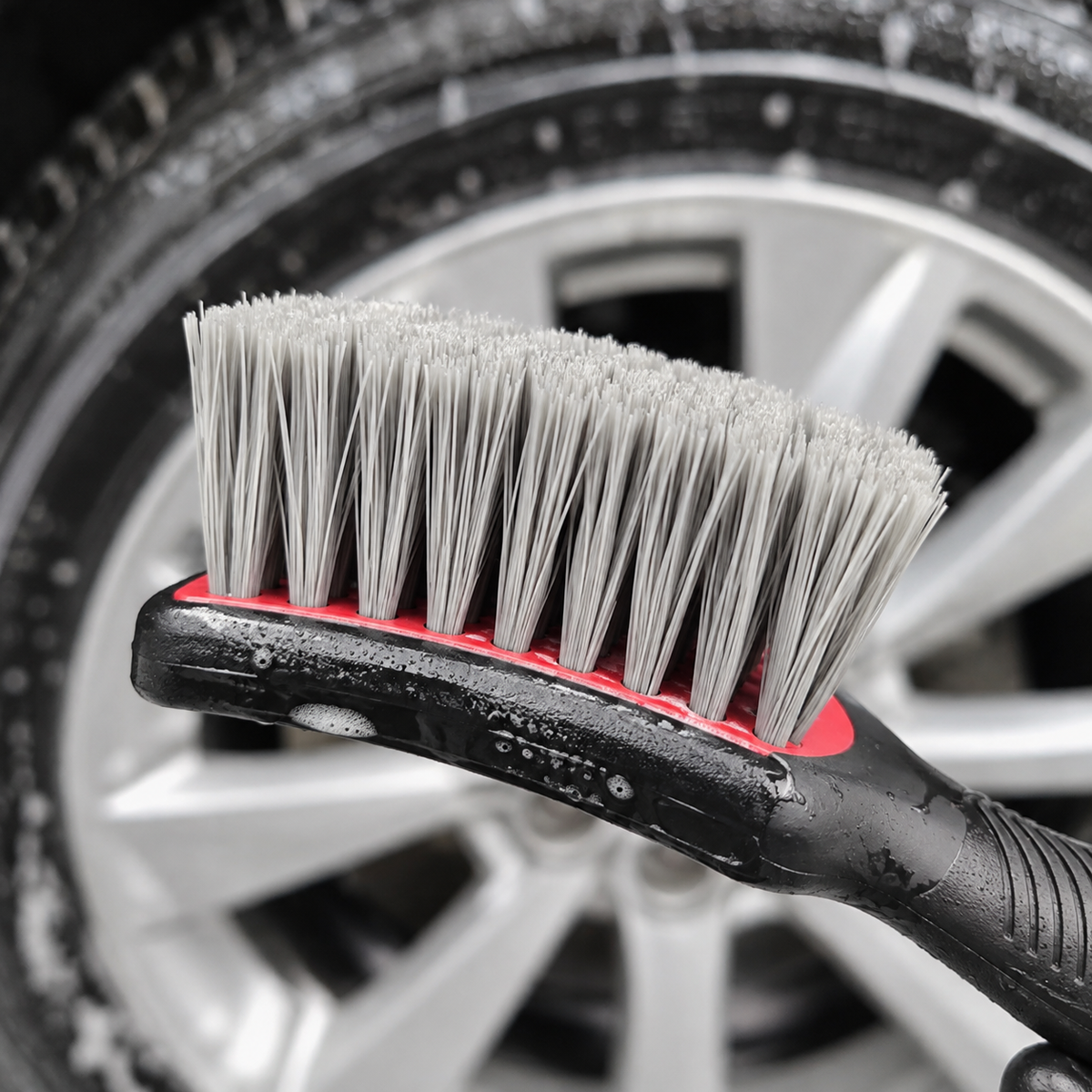 SP Tire Scrub Brush | Red/Black
